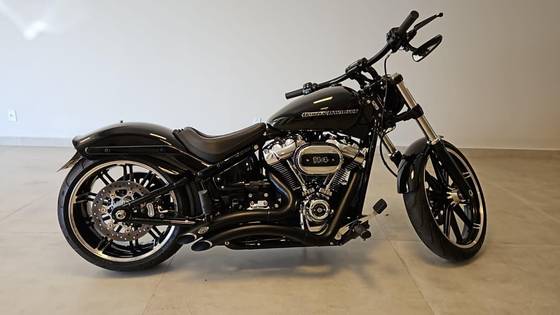 HARLEY-DAVIDSON SOFTAIL BREAKOUT 114 